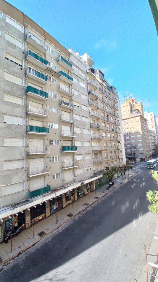 2 AMBIENTES A LA CALLE CON BALCON CERRADO EN EXCELENTE UBICACION