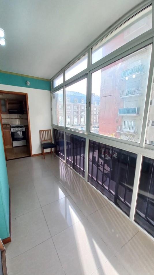 2 AMBIENTES A LA CALLE CON BALCON CERRADO EN EXCELENTE UBICACION