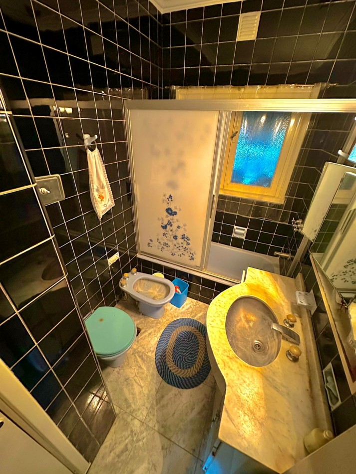 CASA EN VENTA 6 AMBIENTES BARRIO CHAUVIN