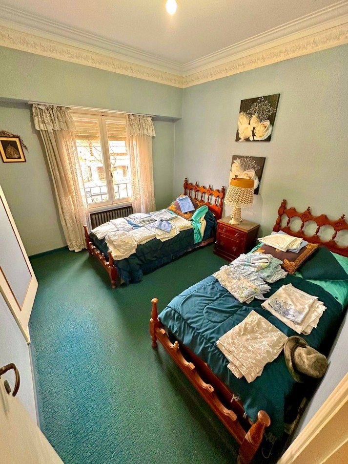 CASA EN VENTA 6 AMBIENTES BARRIO CHAUVIN