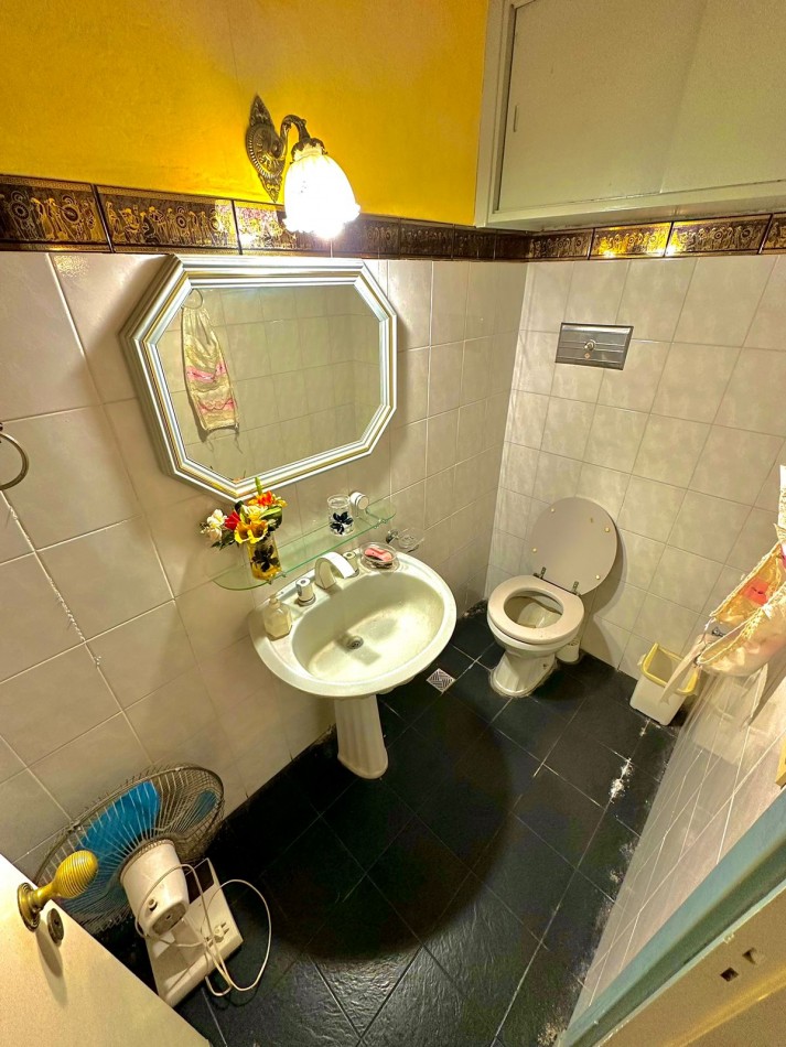 CASA EN VENTA 6 AMBIENTES BARRIO CHAUVIN