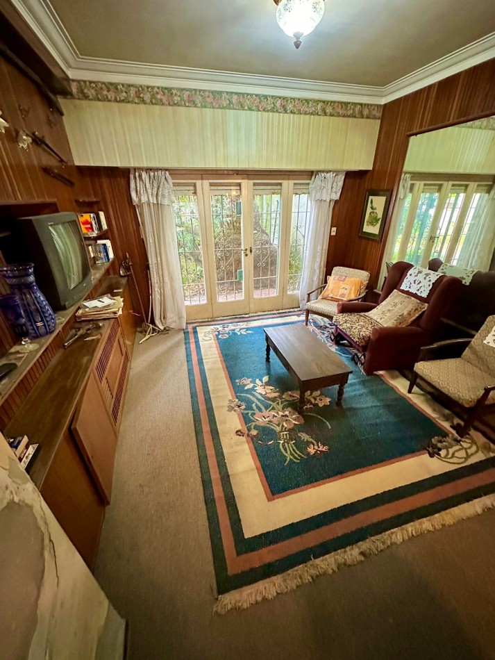 CASA EN VENTA 6 AMBIENTES BARRIO CHAUVIN