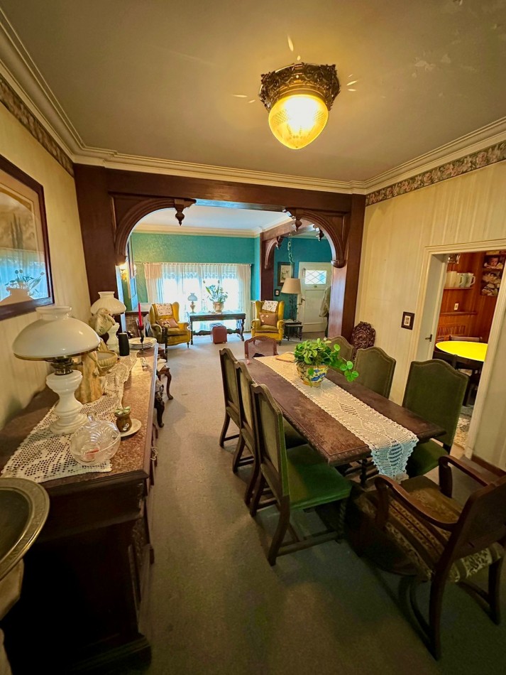 CASA EN VENTA 6 AMBIENTES BARRIO CHAUVIN