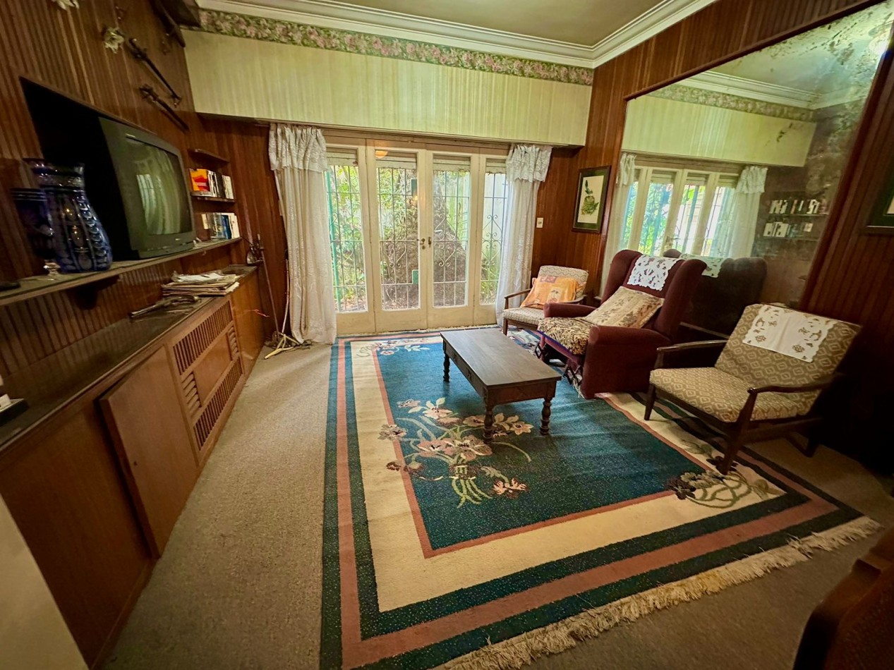 CASA EN VENTA 6 AMBIENTES BARRIO CHAUVIN