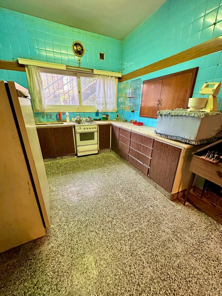 CASA EN VENTA 6 AMBIENTES BARRIO CHAUVIN