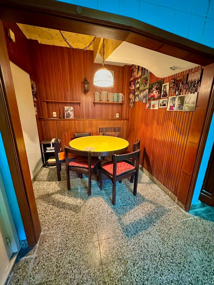 CASA EN VENTA 6 AMBIENTES BARRIO CHAUVIN