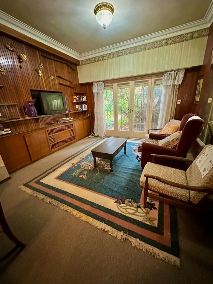 CASA EN VENTA 6 AMBIENTES BARRIO CHAUVIN