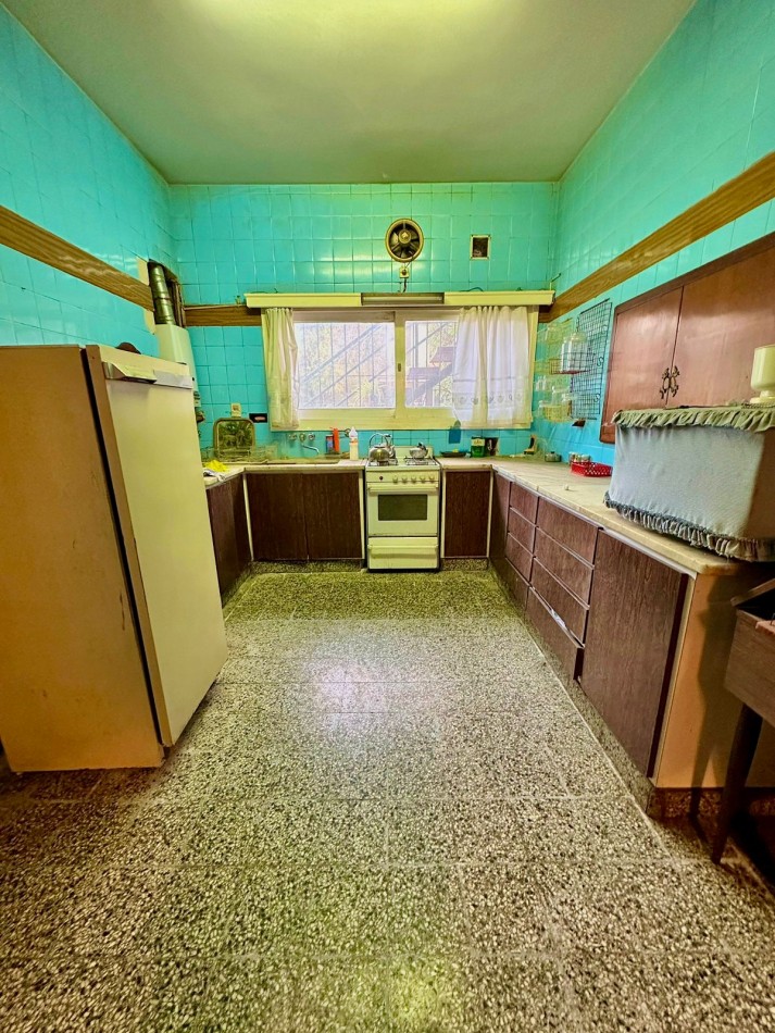 CASA EN VENTA 6 AMBIENTES BARRIO CHAUVIN
