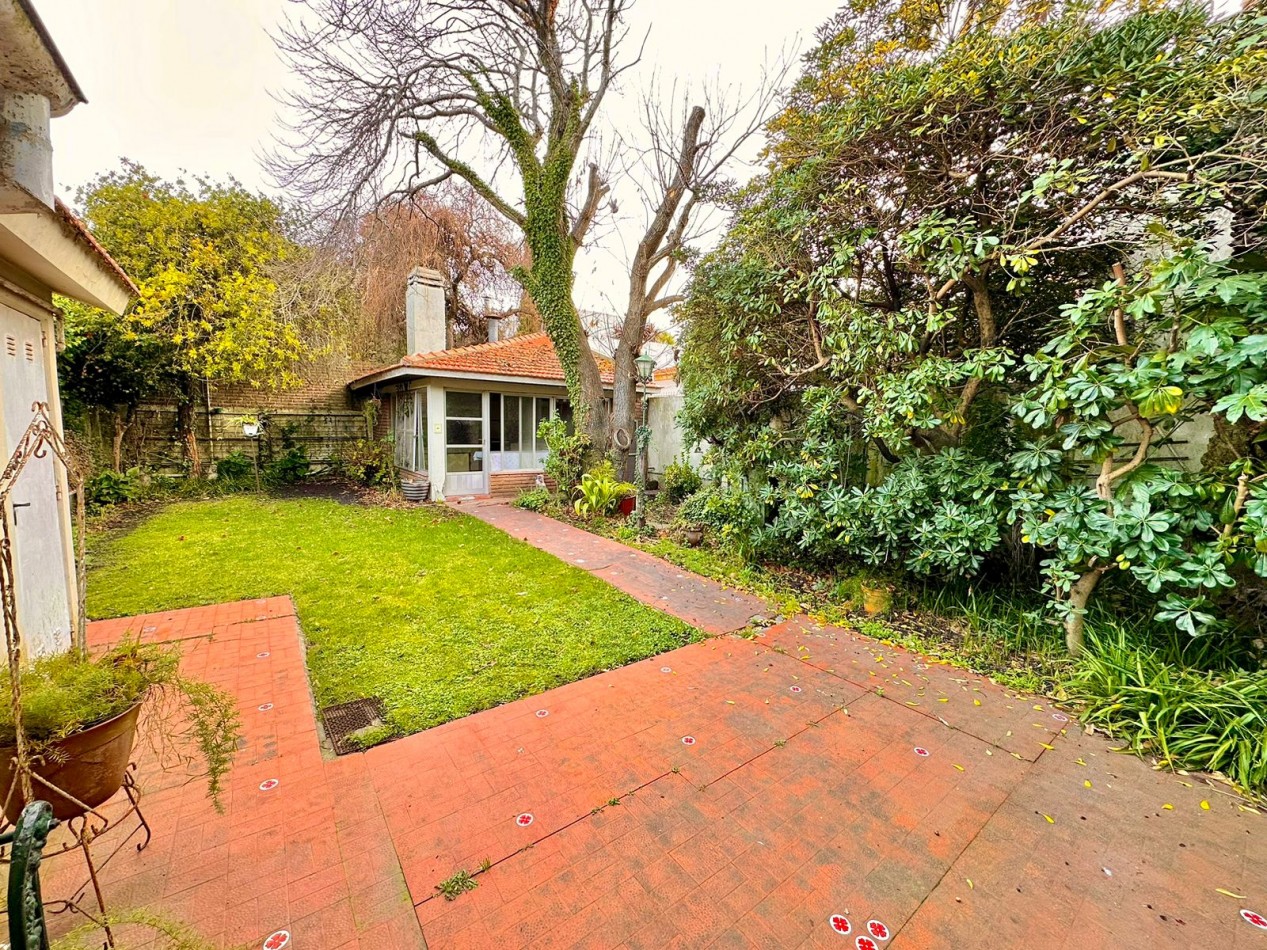 CASA EN VENTA 6 AMBIENTES BARRIO CHAUVIN