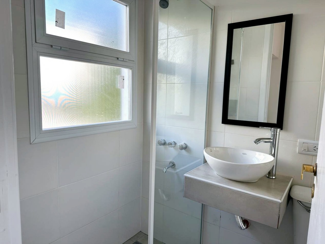 DEPARTAMENTO 1 AMBIENTE Y MEDIO RECICLADO Y AMOBLADO EN VENTA!