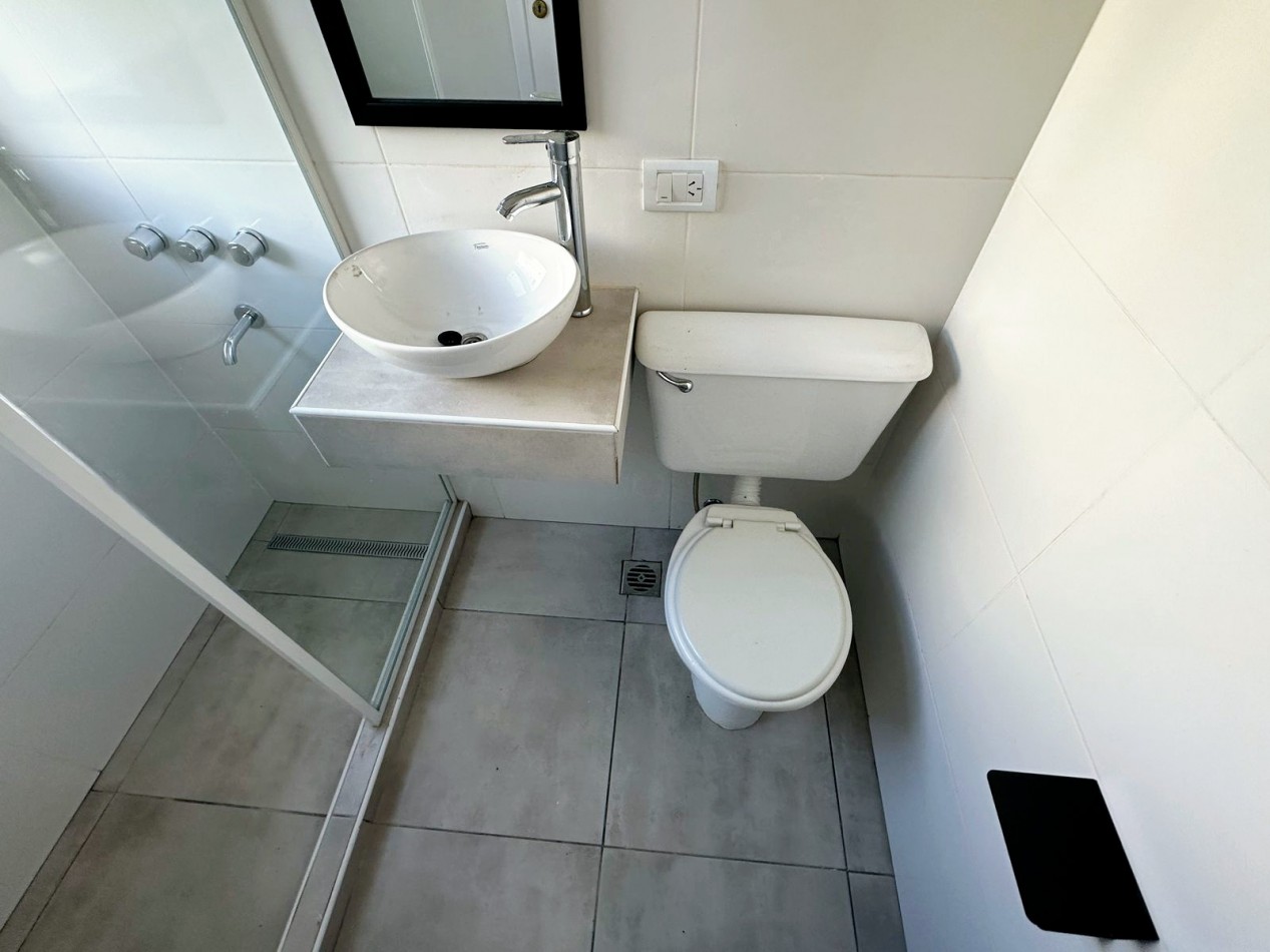 DEPARTAMENTO 1 AMBIENTE Y MEDIO RECICLADO Y AMOBLADO EN VENTA!