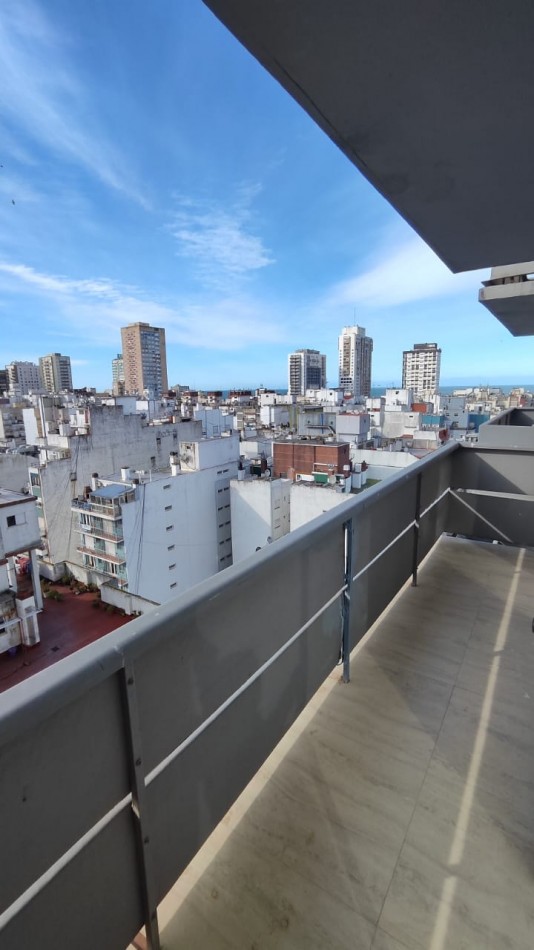 DEPARTAMENTO 3 AMBIENTES AL FRENTE CON BALCON Y COCHERA 