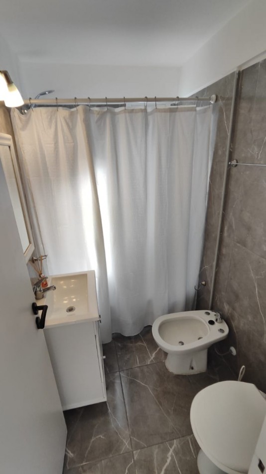 DEPARTAMENTO 3 AMBIENTES AL FRENTE CON BALCON Y COCHERA 