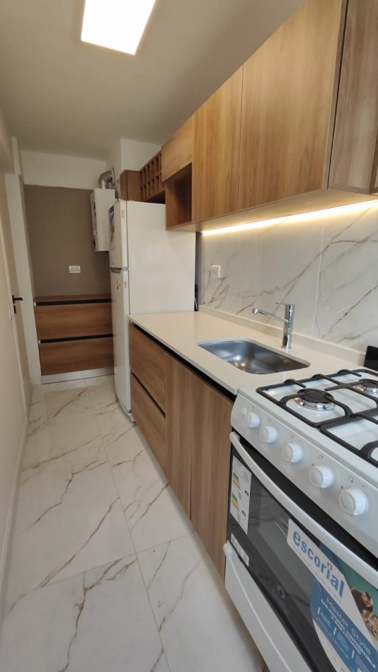 DEPARTAMENTO 3 AMBIENTES AL FRENTE CON BALCON Y COCHERA 
