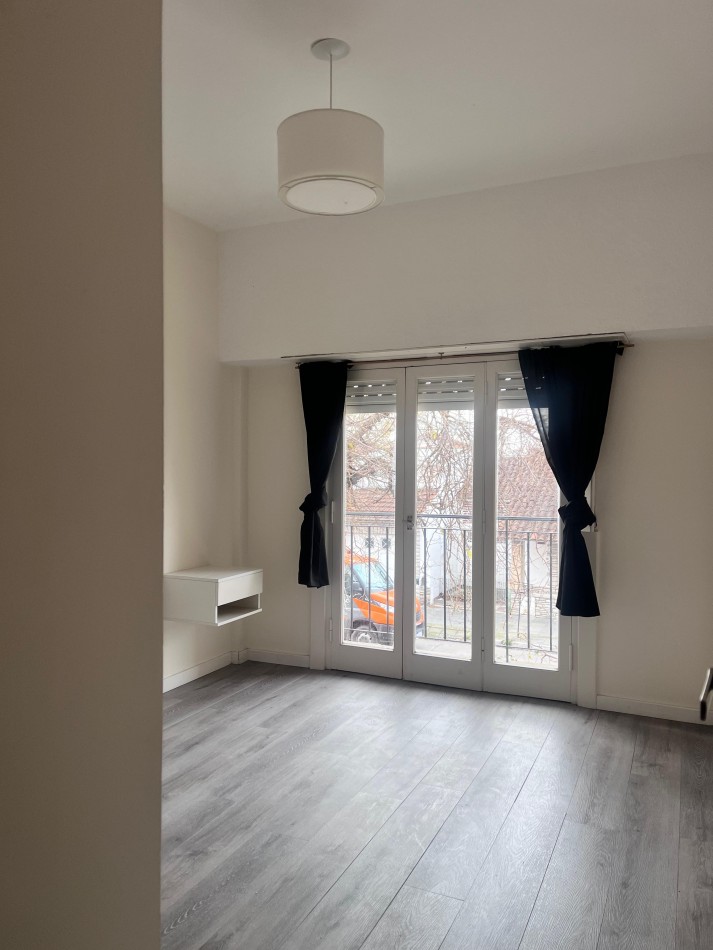 Departamento 3 ambientes con balcon zona villa primera