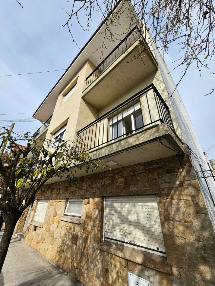 Departamento 3 ambientes con balcon zona villa primera