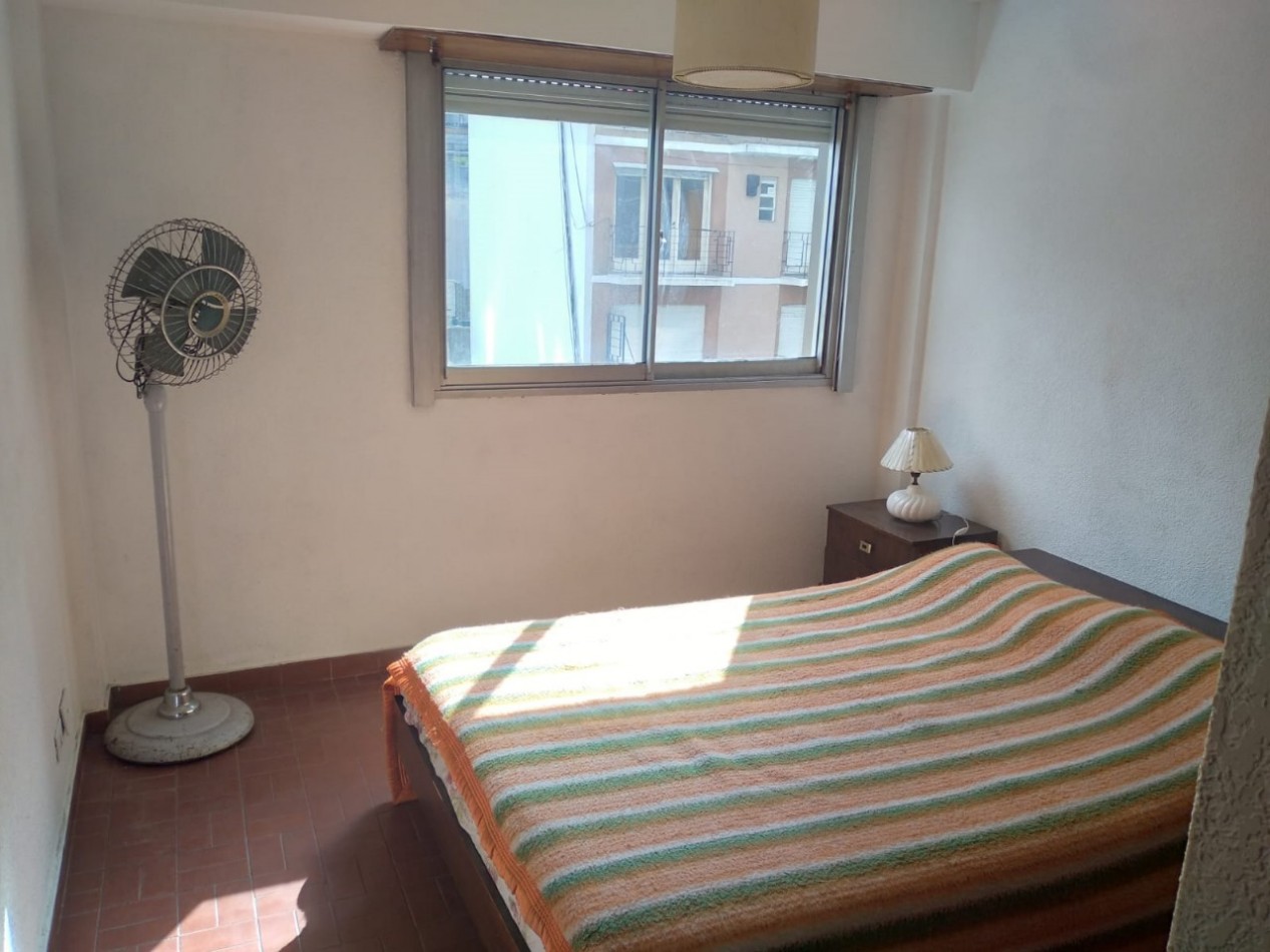 Departamento de 2 ambientes a la calle con balcon frances. 