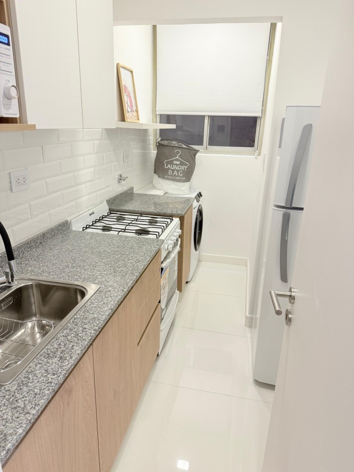 Departamento 2 ambientes contrafrente con balcon saliente