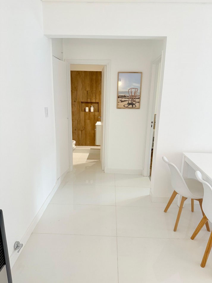 Departamento 2 ambientes contrafrente con balcon saliente