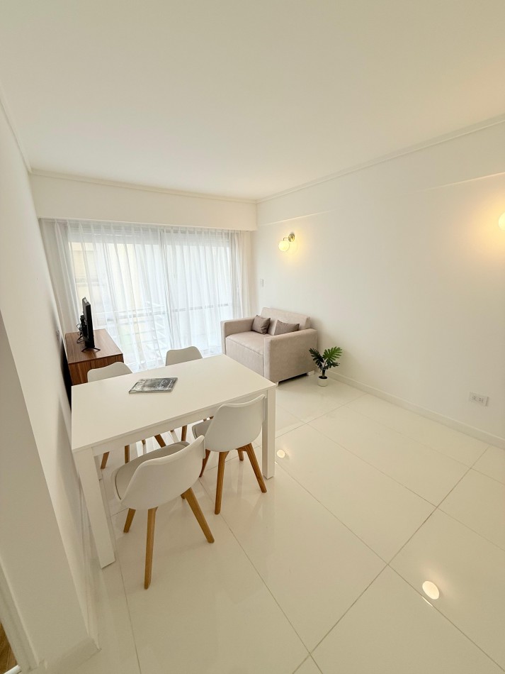 Departamento 2 ambientes contrafrente con balcon saliente
