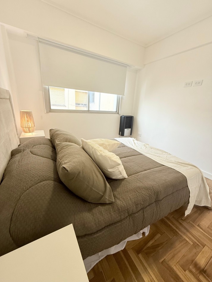 Departamento 2 ambientes contrafrente con balcon saliente