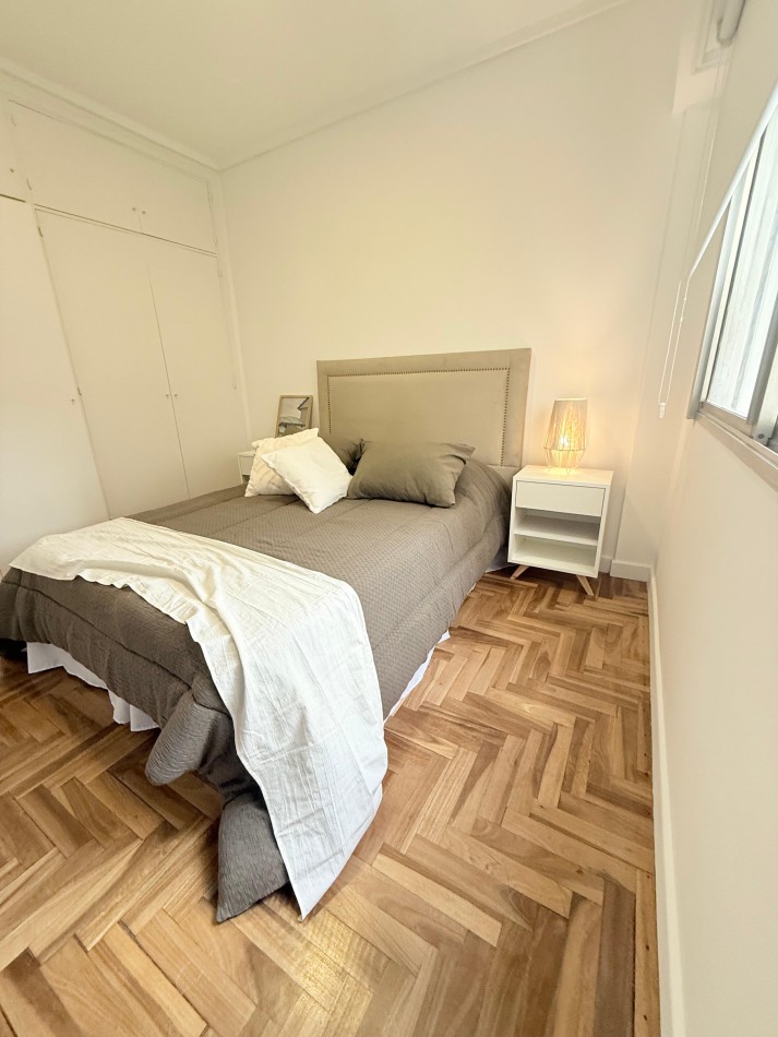 Departamento 2 ambientes contrafrente con balcon saliente