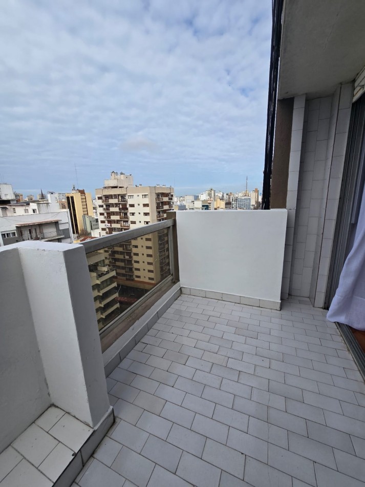 DEPARTAMENTO 2 AMBIENTES AL FRENTE CON COCHERA