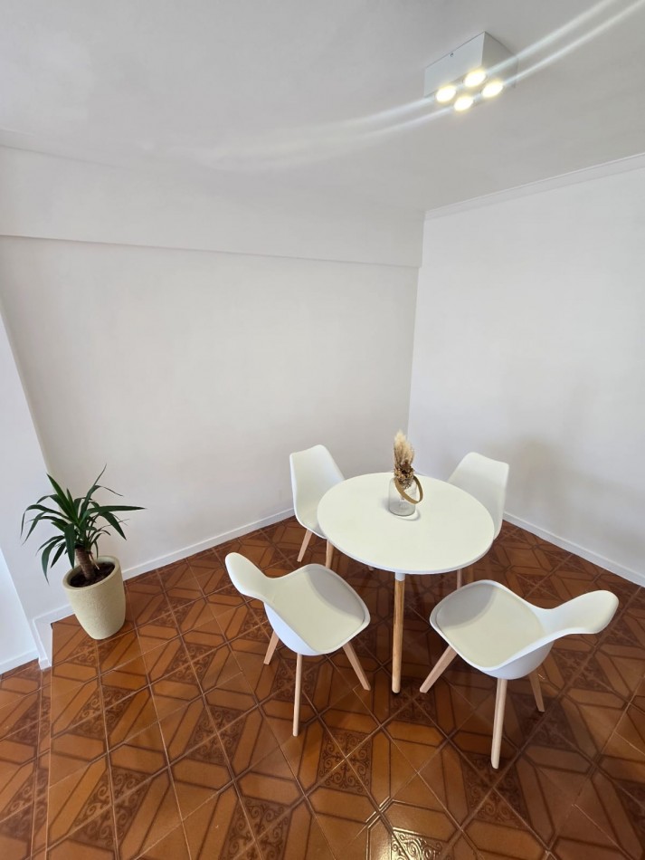 DEPARTAMENTO 2 AMBIENTES AL FRENTE CON COCHERA
