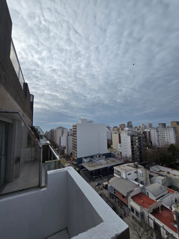 DEPARTAMENTO 2 AMBIENTES AL FRENTE CON COCHERA