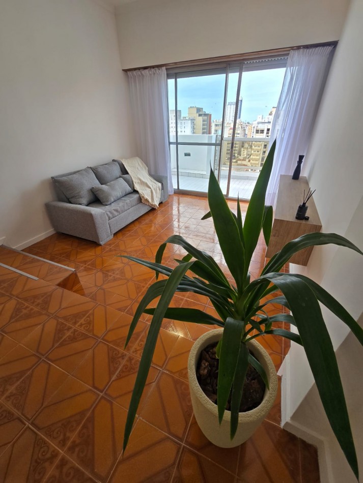 DEPARTAMENTO 2 AMBIENTES AL FRENTE CON COCHERA
