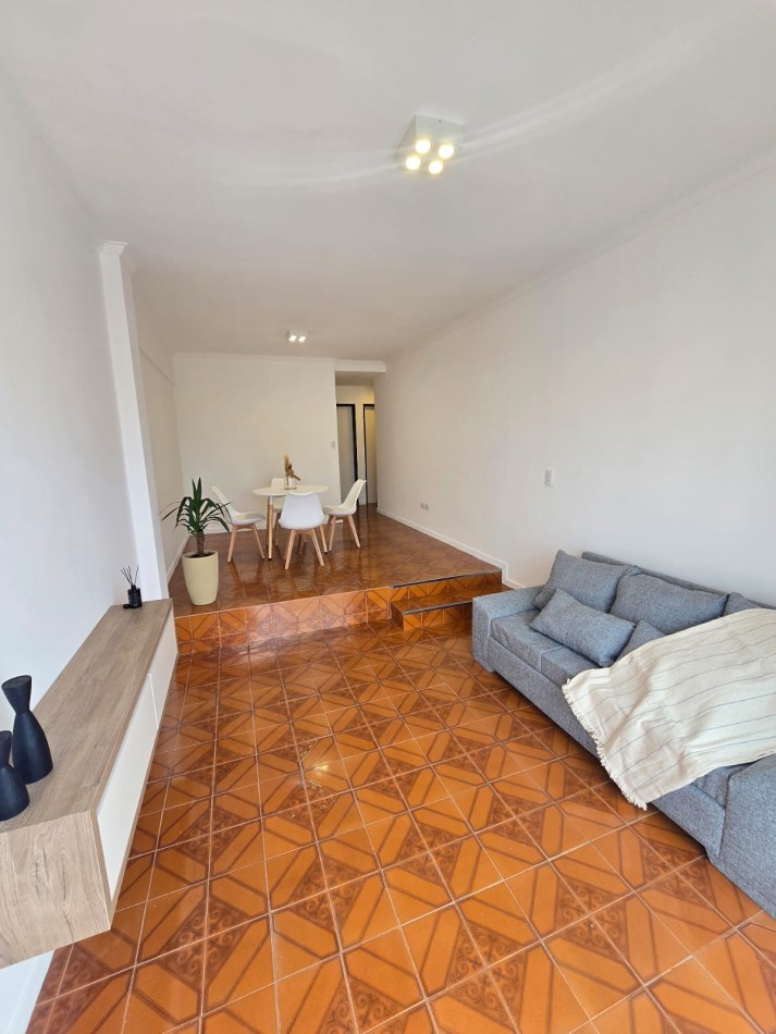DEPARTAMENTO 2 AMBIENTES AL FRENTE CON COCHERA