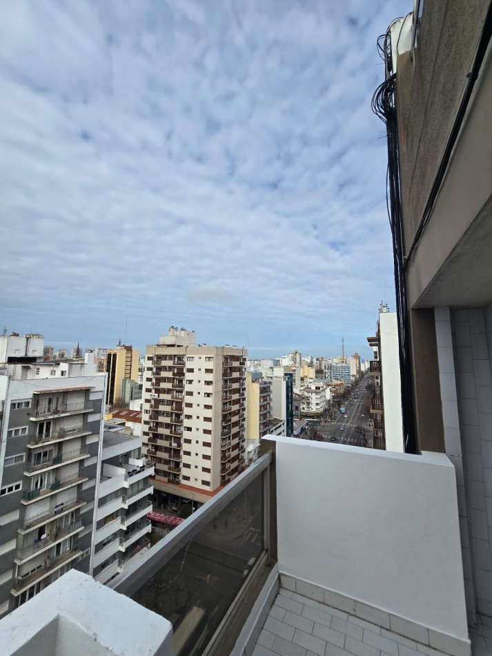 DEPARTAMENTO 2 AMBIENTES AL FRENTE CON COCHERA
