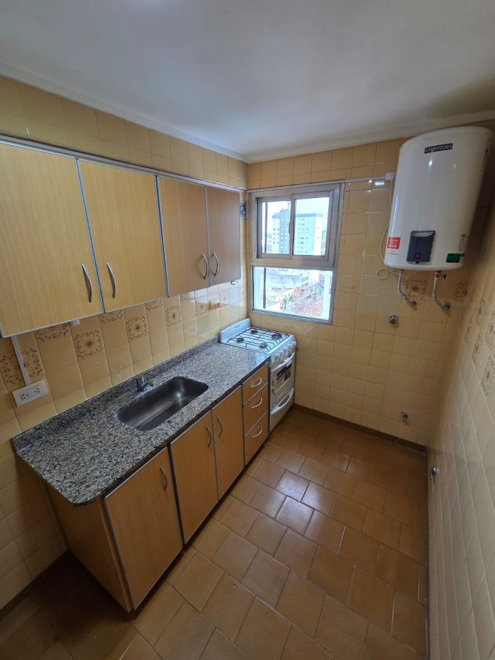 DEPARTAMENTO 2 AMBIENTES AL FRENTE CON COCHERA
