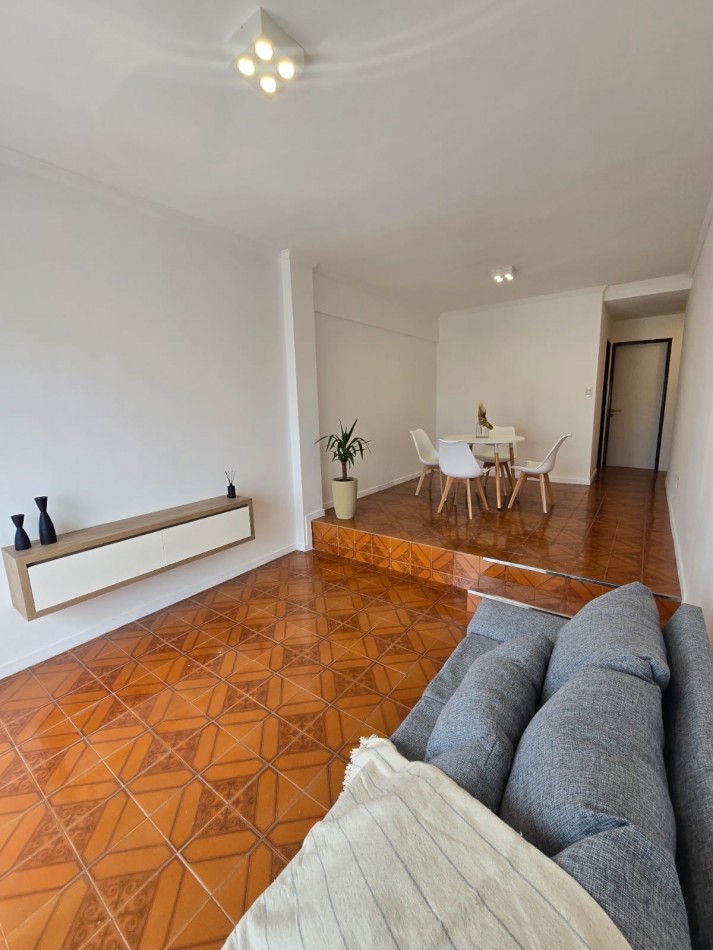 DEPARTAMENTO 2 AMBIENTES AL FRENTE CON COCHERA