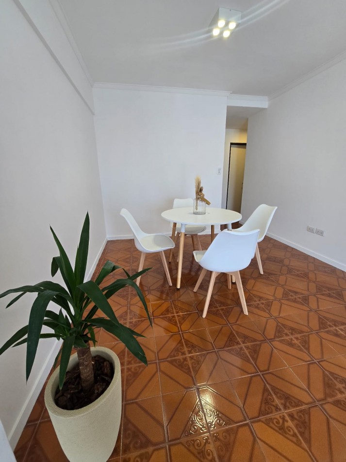 DEPARTAMENTO 2 AMBIENTES AL FRENTE CON COCHERA