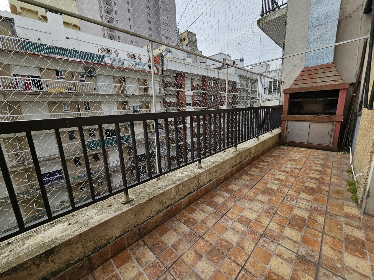 DEPARTAMENTO 3 AMBIENTES AL FRENTE CON DEPENDENCIA Y BALCON TERRAZA