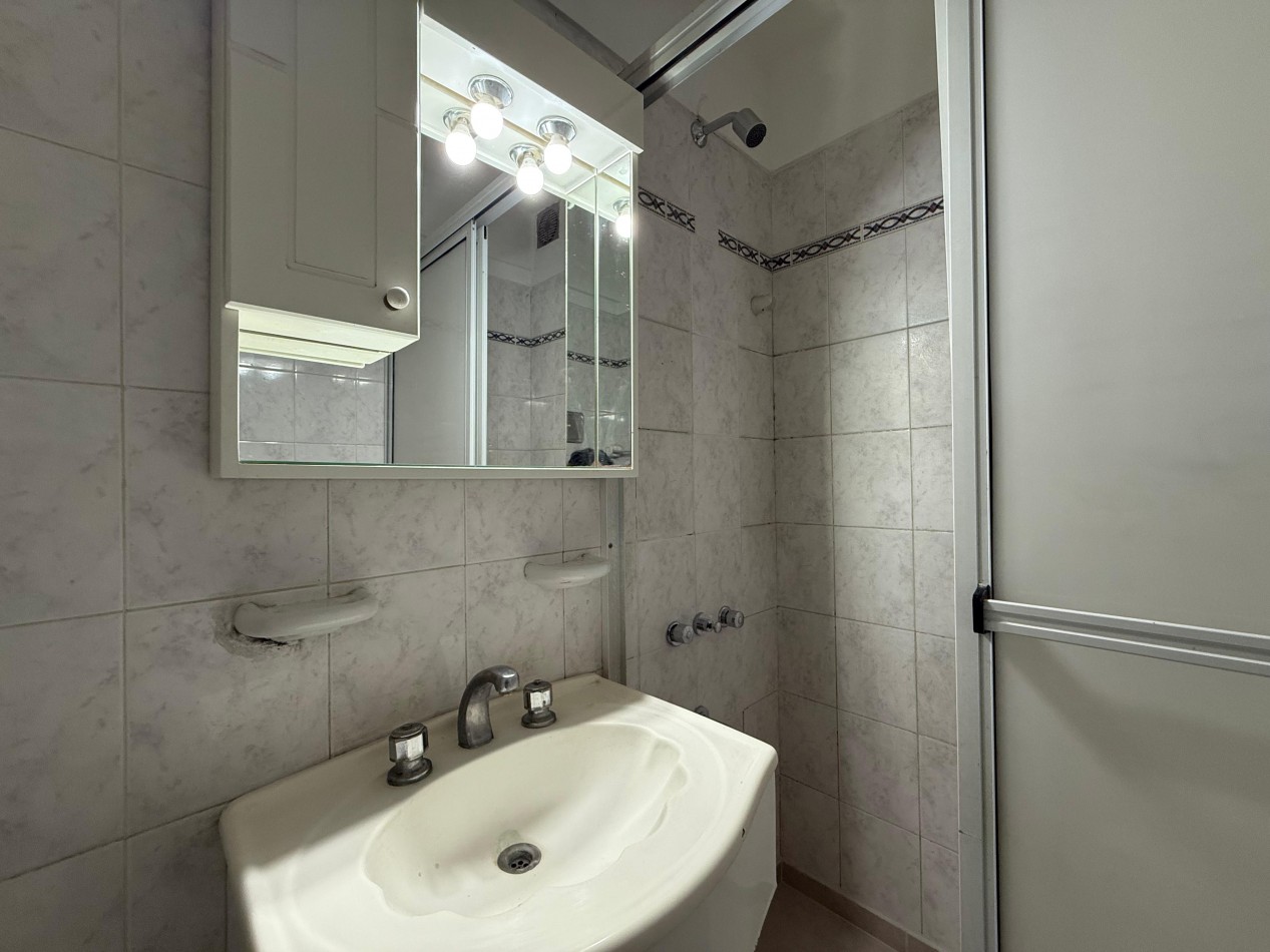 Departamento 3 ambientes a la calle con balcon saliente todo externo