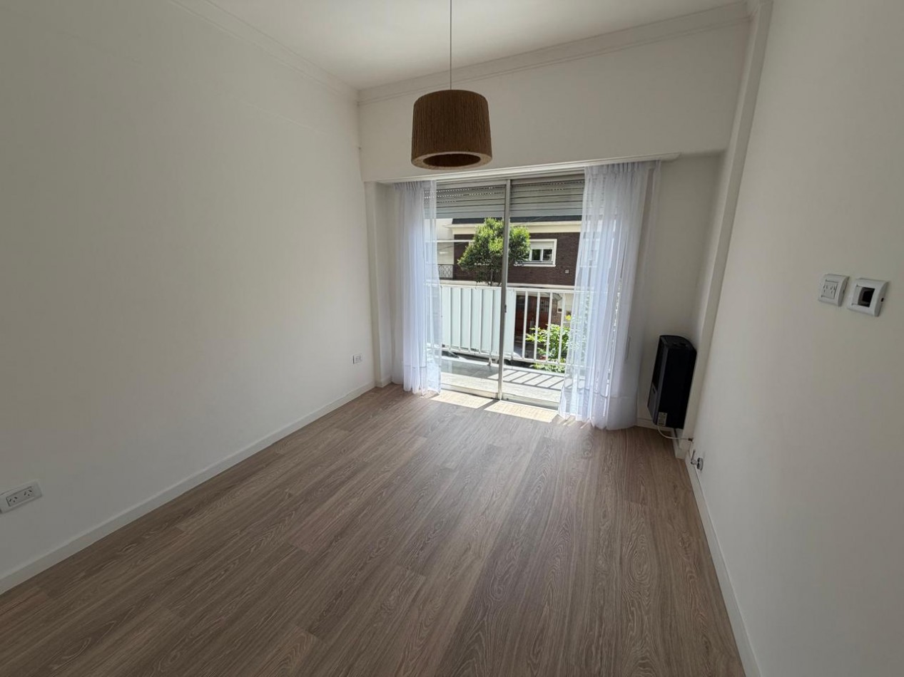 DEPARTAMENTO DE 3 AMBIENTES CON DEPENDENCIA Y PATIO RECICLADO EN VENTA