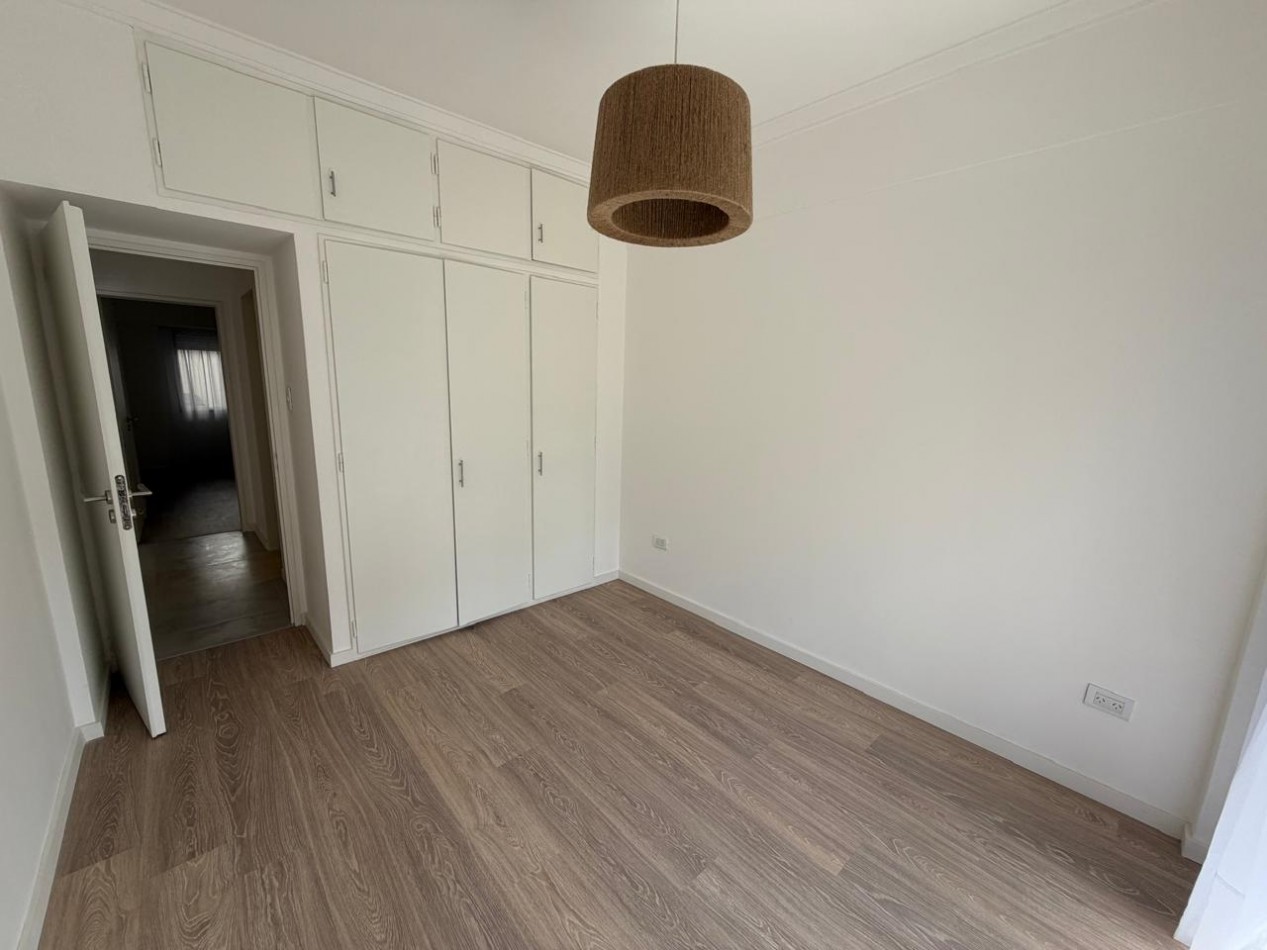 DEPARTAMENTO DE 3 AMBIENTES CON DEPENDENCIA Y PATIO RECICLADO EN VENTA