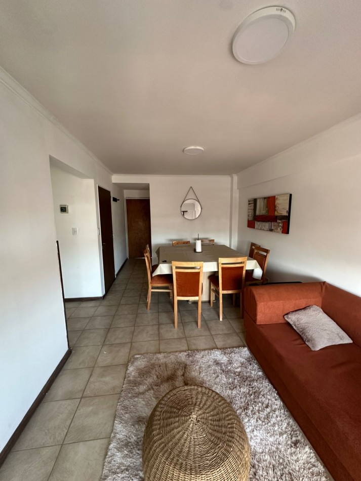 Departamento 2 ambientes al frente con 2 balcones salientes