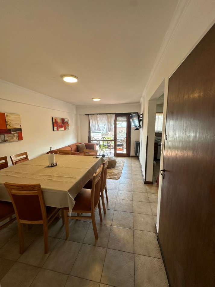 Departamento 2 ambientes al frente con 2 balcones salientes