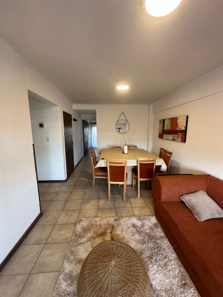 Departamento 2 ambientes al frente con 2 balcones salientes