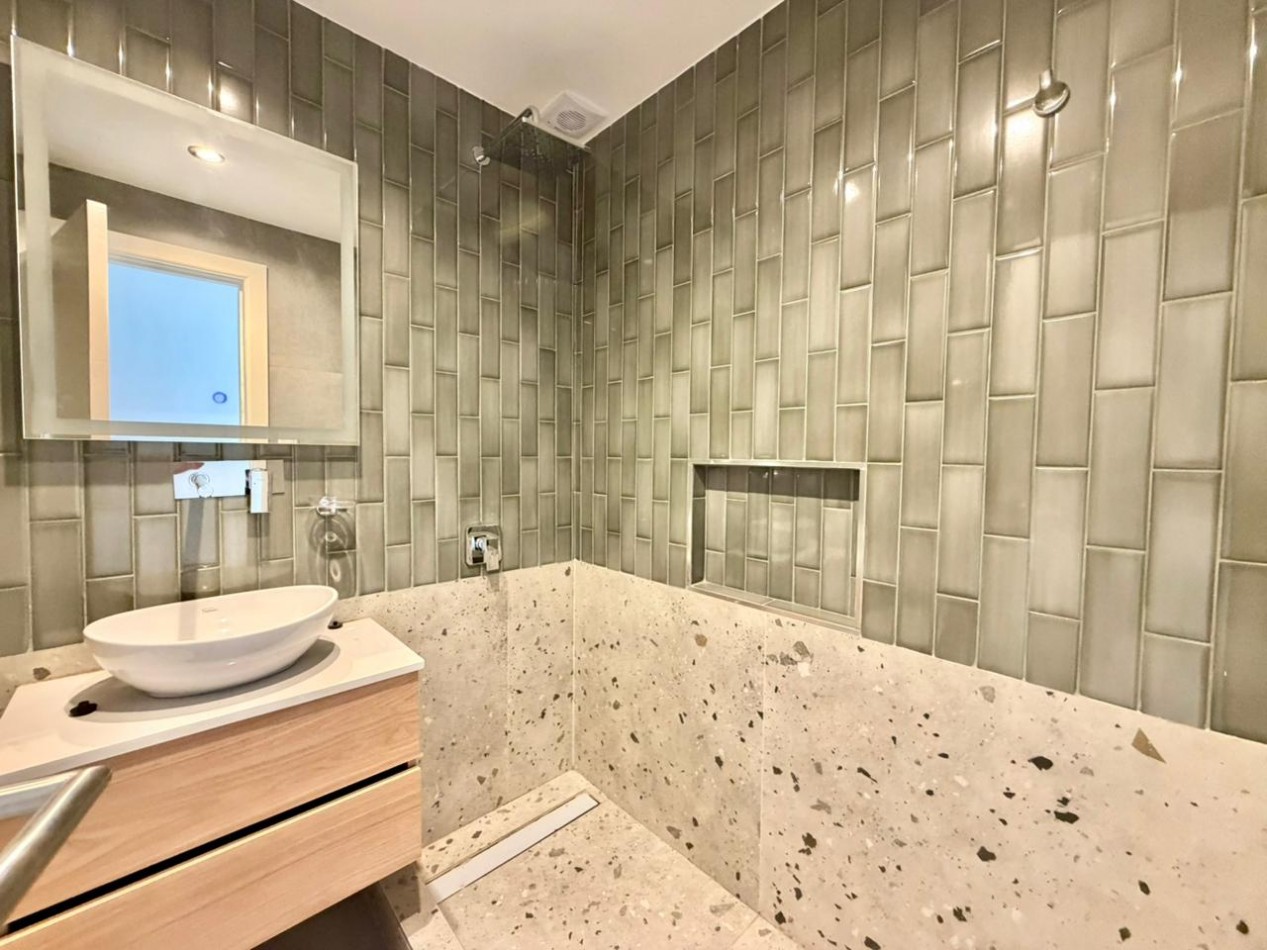 DEPARTAMENTO 2 AMBIENTES A LA CALLE CON BALCON ZONA CENTRO