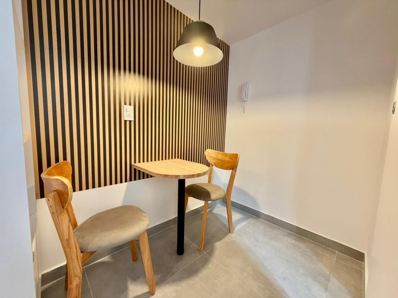 DEPARTAMENTO 2 AMBIENTES A LA CALLE CON BALCON ZONA CENTRO