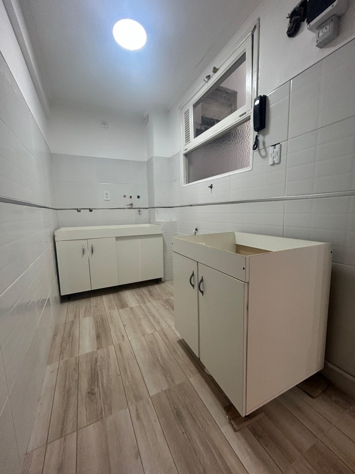 Departamento 2 ambientes con balcon a la calle