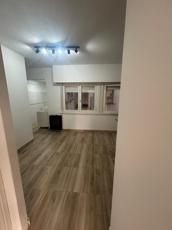 Departamento 2 ambientes con balcon a la calle