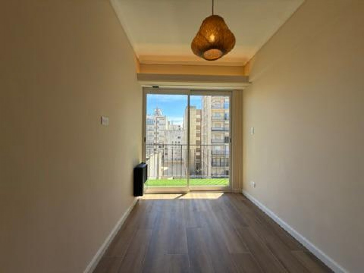 Departamento 1 ambiente con balcon a la calle