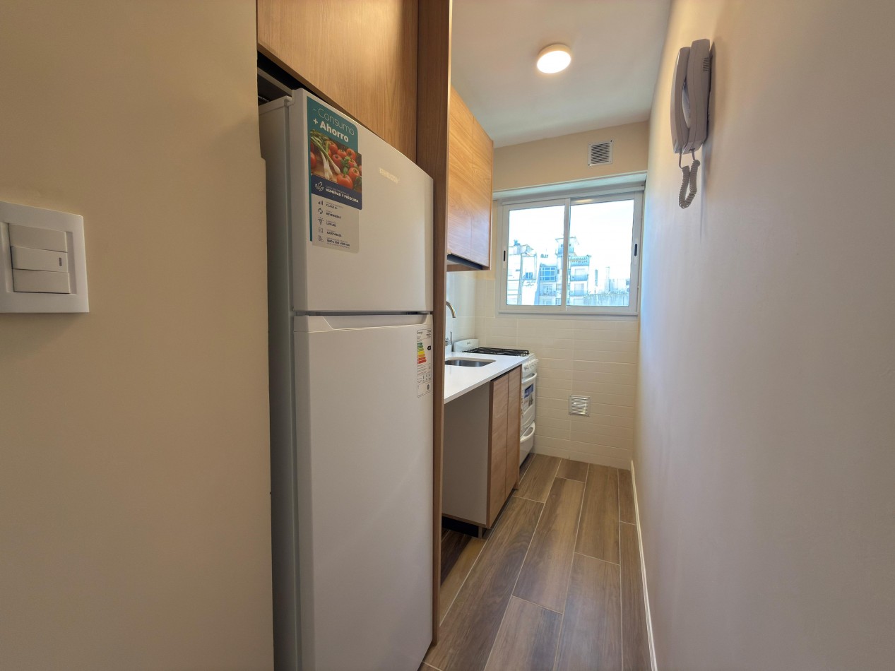 Departamento 1 ambiente con balcon a la calle