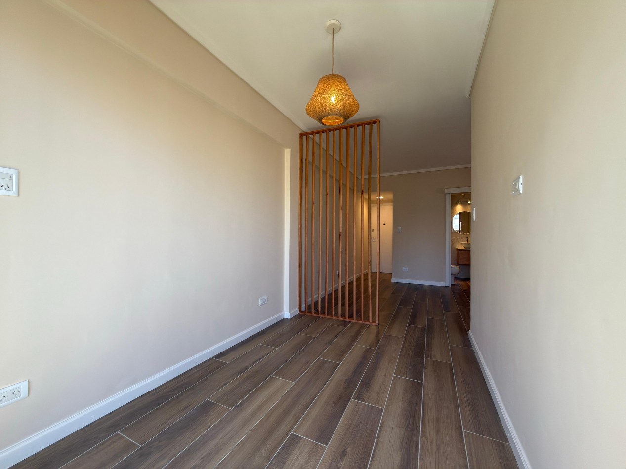 Departamento 1 ambiente con balcon a la calle