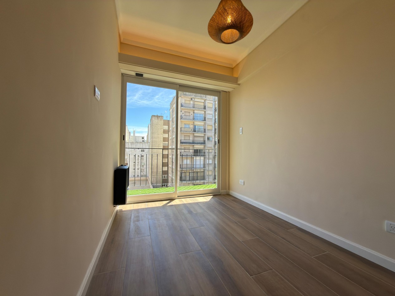 Departamento 1 ambiente con balcon a la calle